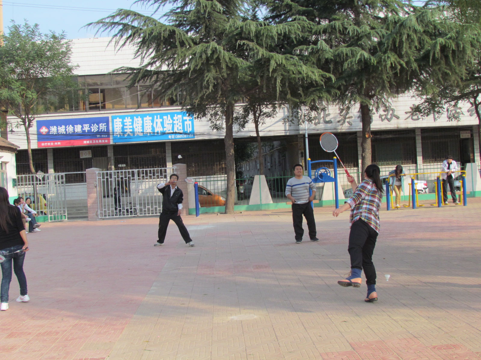 威龍公司組織2012秋季體育運(yùn)動